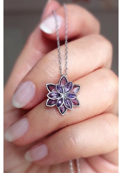 Mor Işıltılı Lotus Çiçeği Çelik Kolye modelleri