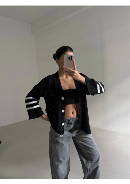 Büyük Düğmeli Salaş Triko Hırka Siyahbeyaz fiyatları