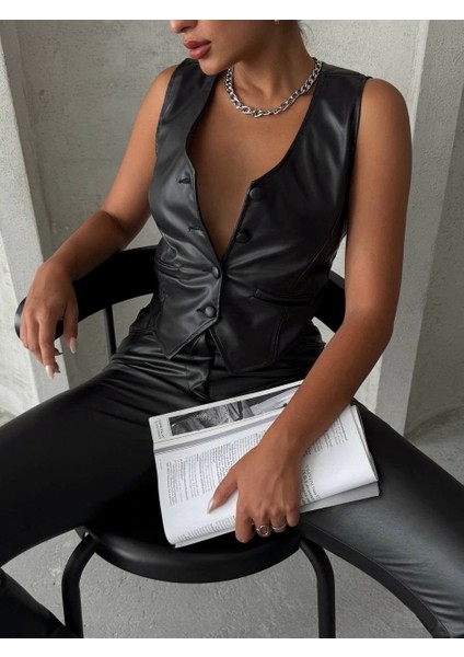 Kaplama Düğmeli Deri Yelek Siyah S24398 indirimleri