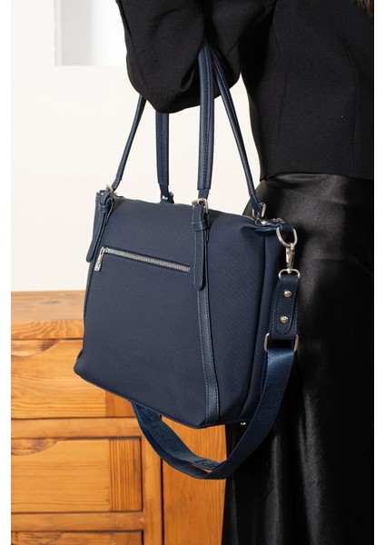 Kadın Büyük Boy Lakost Su Geçirmez El ve Omuz Çantası fiyatları