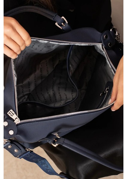 Kadın Büyük Boy Lakost Su Geçirmez El ve Omuz Çantası indirimleri