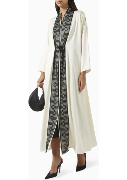 Şıklığı Yansıtan Kristal Aksesuarlarla Zenginleştirilmiş Kapüşonlu Abaya fiyatları