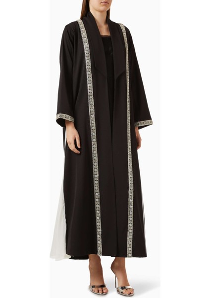 Şık ve Rahat Kristal Detaylı Abaya Açık Ön Tasarım ile Modest Stilde Kullanım Fırsatı