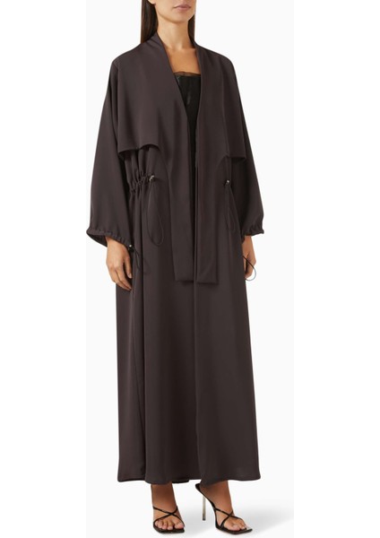 Modern Çizgili Abaya ile Konfor ve Şıklığı Bir Arada Yaşayın