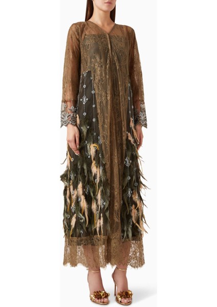 Şık Tüy ve Püskül Detaylı Abaya ile Rahat ve Zarif Görünüm