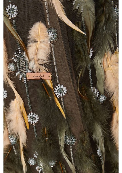 Şık Tüy ve Püskül Detaylı Abaya ile Rahat ve Zarif Görünüm indirimleri