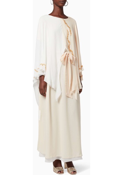 Etkileyici Dantel Detaylı Şifon Elbise ile Şık ve Zarif Görünüm