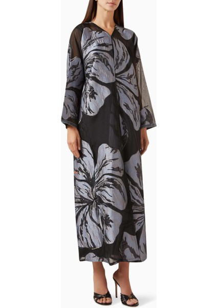 Şık Organza Abaya Çiçekli Boncuk Detaylı Uzun Kollu Model ile Zarif Görünüm