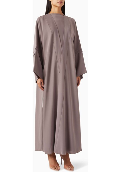 Şıklığın Zirvesinde Üç Parça Abaya Seti Konforlu Kumaş ve Modern Tasarım ile
