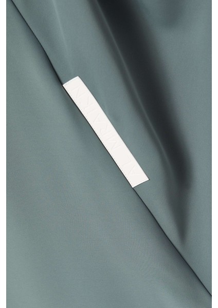 Şık 3 Parça Abaya Seti ile Modest Giyimde Zarafeti Yakalayın fırsatları