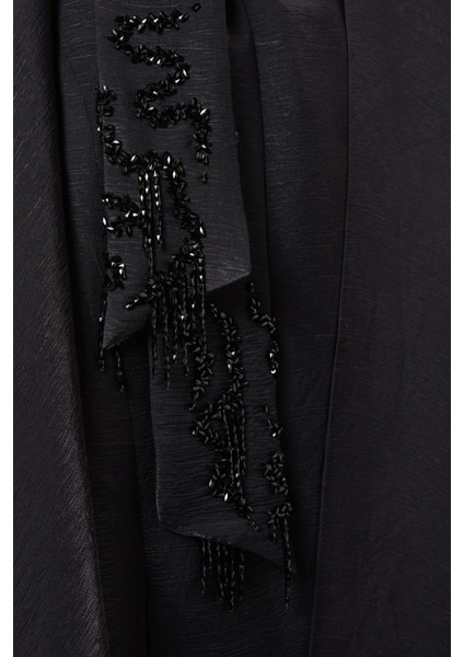 Şıklığın Temelleriyle Tasarlanmış 3 Parça Abaya Seti ile Tarzınızı Yansıtın