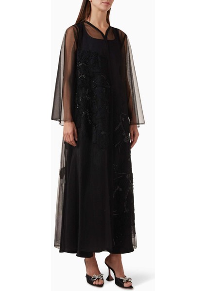 Şık Tül Abaya ile Ramazan'ı Zarafetle Kutlayın, Simli Detaylar ve Fırfırlı Dikişler ile Büyüleyin