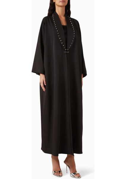 Zarif Detaylı Abaya Özgün Tasarımıyla Şıklığı ve Rahatlığı Bir Arada Sunuyor