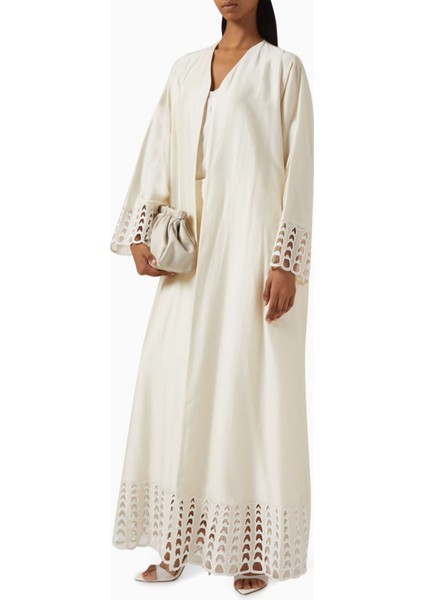 Lüks Tasarım ve Modern Dokunuşla Kesik Nakışlı Abaya Modası fiyatları