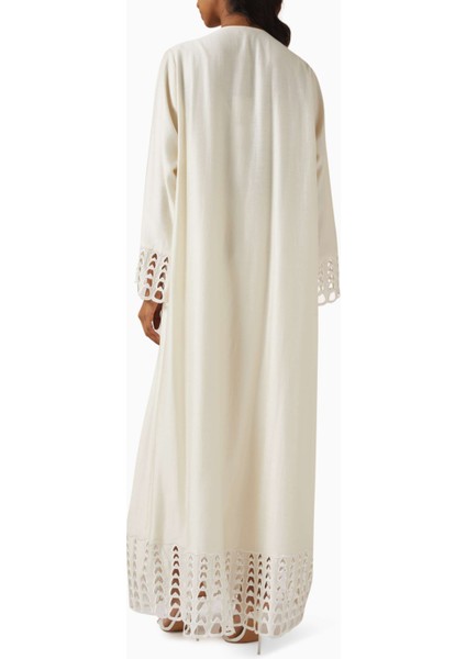 Lüks Tasarım ve Modern Dokunuşla Kesik Nakışlı Abaya Modası modelleri