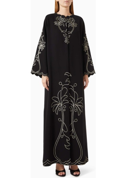 Şık Işlemeli Abaya Konforlu Siluet ve Modern Tasarım ile Öne Çıkıyor