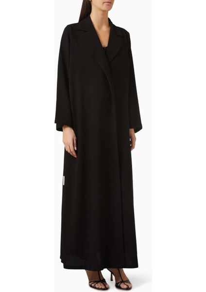 Minimalist A-Line Abaya ile Şıklığı Yakalayın Tekstil Detayları ile Tamamlanan Tasarım