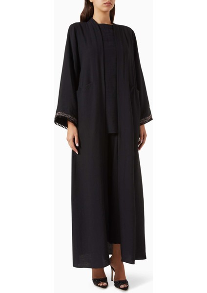 4 Parça Nakışlı Abaya Seti ile Rahat ve Şık Seyahat Gardırobu Oluşturun