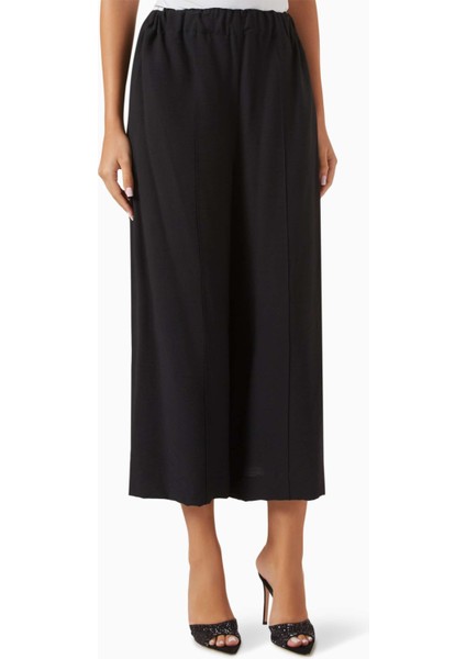 4 Parça Nakışlı Abaya Seti ile Rahat ve Şık Seyahat Gardırobu Oluşturun