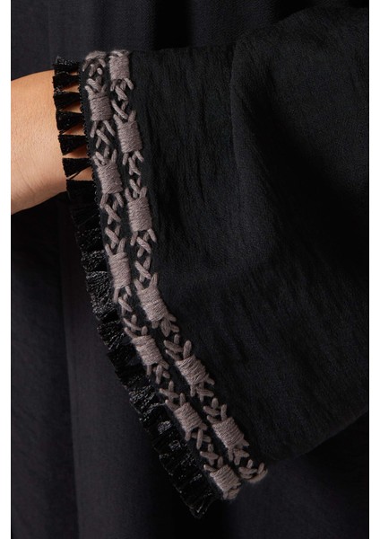 4 Parça Nakışlı Abaya Seti ile Rahat ve Şık Seyahat Gardırobu Oluşturun