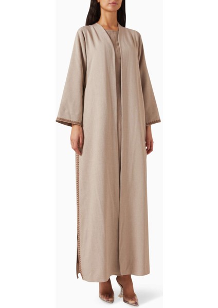 Modern Abaya ve Elbise Seti ile Şık ve Rahat Tarzınızı Yansıtın