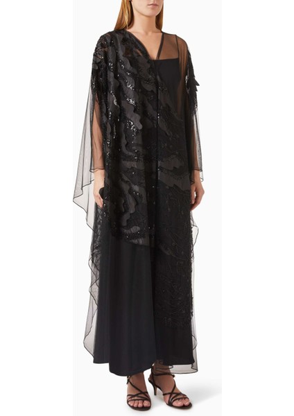 Şık Pul Işlemeli Tül Abaya ve Uyumlu Şila ile Zarif ve Rahat Şıklık