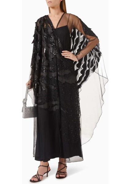 Şık Pul Işlemeli Tül Abaya ve Uyumlu Şila ile Zarif ve Rahat Şıklık fiyatları