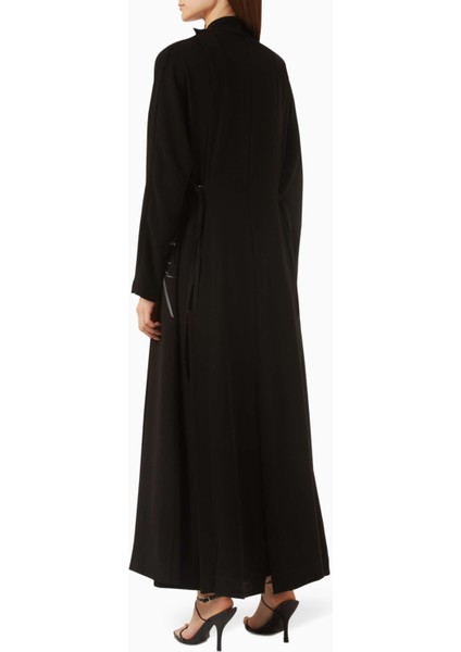 Şık Işlemeli Abaya Rahat ve Kullanışlı Tasarım ile Hareket Özgürlüğü Sunar modelleri