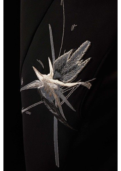 Şık Işlemeli Abaya Rahat ve Kullanışlı Tasarım ile Hareket Özgürlüğü Sunar fırsatları