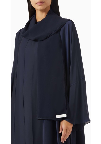 Şık ve Yüksek Kalite Üç Parçalı Ipek Abaya Seti ile Zarafet Kazanın