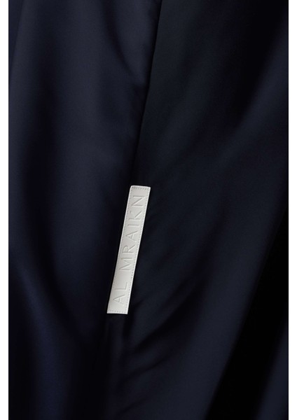 Şık ve Yüksek Kalite Üç Parçalı Ipek Abaya Seti ile Zarafet Kazanın