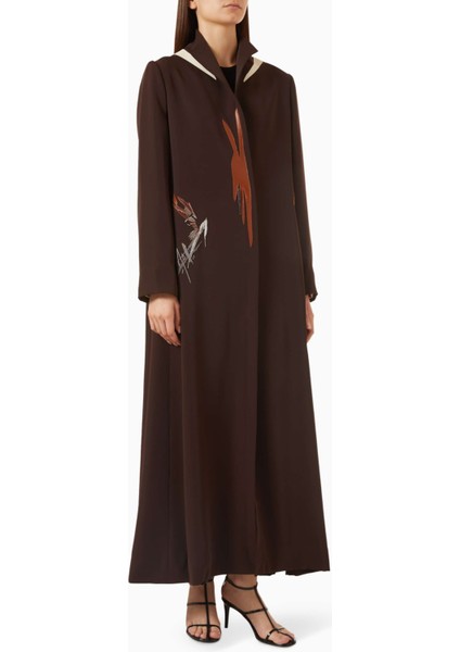 Şık Uzun Kollu Işlemeli Abaya Rahat Tasarım ve Zarif Hareket ile Estetik Sunuyor