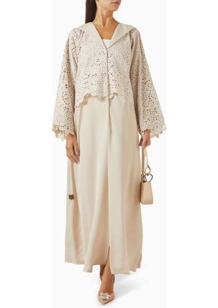Şık Overlay Schiffli Net Abaya ile Zamansız ve Modern Görünümünüzü Yakalayın fiyatları