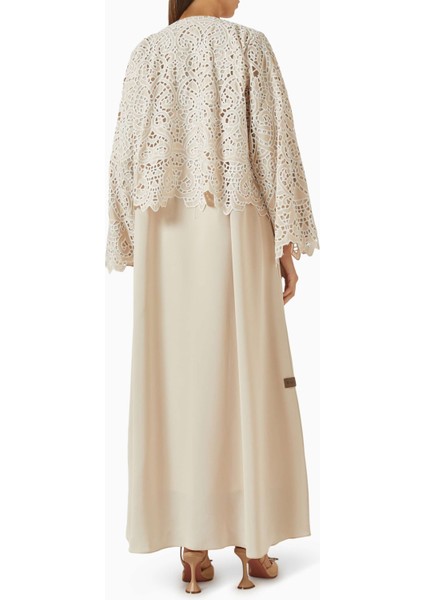 Şık Overlay Schiffli Net Abaya ile Zamansız ve Modern Görünümünüzü Yakalayın modelleri