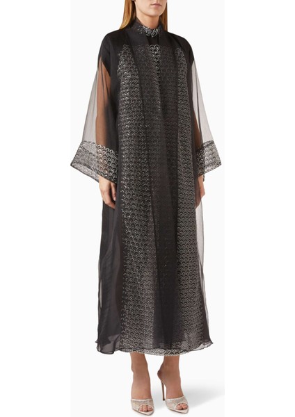 Sıcak Yaz Günleri Için Ince Tül Abaya Seti ile Şık ve Rahat Giyinme Seçenekleri