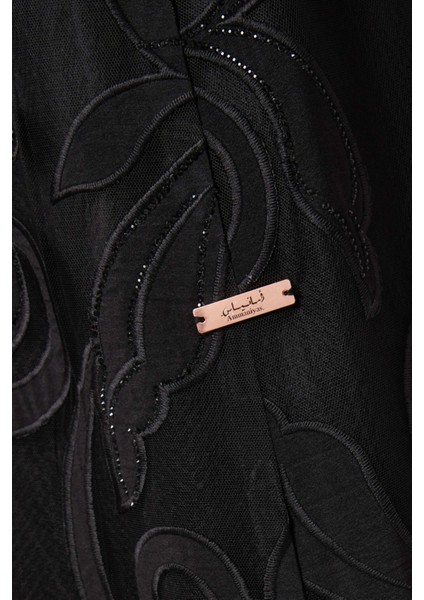 Şık Taş Işlemeli Abaya ile Rahat ve Şık Modest Moda Deneyimi