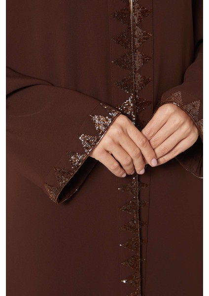 Konforlu Abaya Zarafetiyle Bead Detaylı Şıklıkla Tanışın indirimleri
