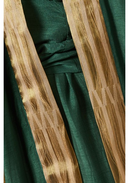 Şık Dola Ipek Abaya Seti Modern Modest Giyimde Çağdaş ve Zarif Bir Seçim