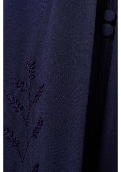 Şık Fern Işlemeli Abaya Takımı Modern Tesettür Modası Için Ideal Seçim