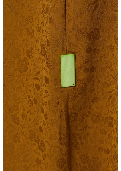 Şık Çiçek Desenli Abaya Konfor ve Zerafeti Bir Arada Sunuyor