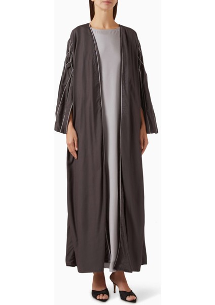 Işlemeli Abaya ve Sheila Seti ile Şıklığınızı Tamamlayın ve Rahatlığın Keyfini Çıkarın