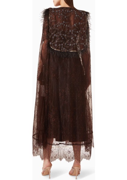 Şık Pulpayet ve Tüy Süslemeli Abaya ile Zarif ve Rahat Stil Yaratın modelleri