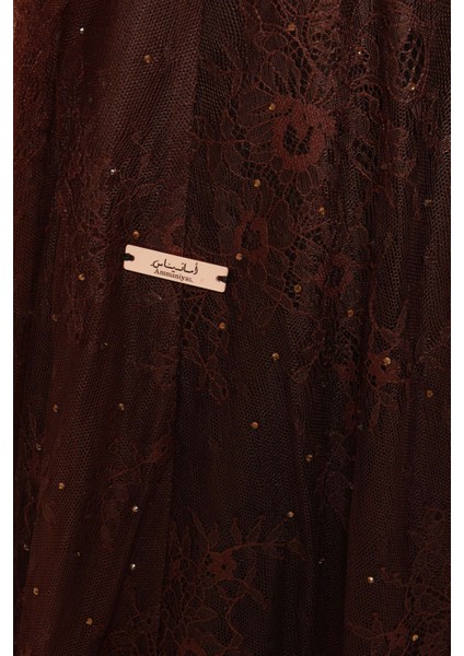 Şık Pulpayet ve Tüy Süslemeli Abaya ile Zarif ve Rahat Stil Yaratın