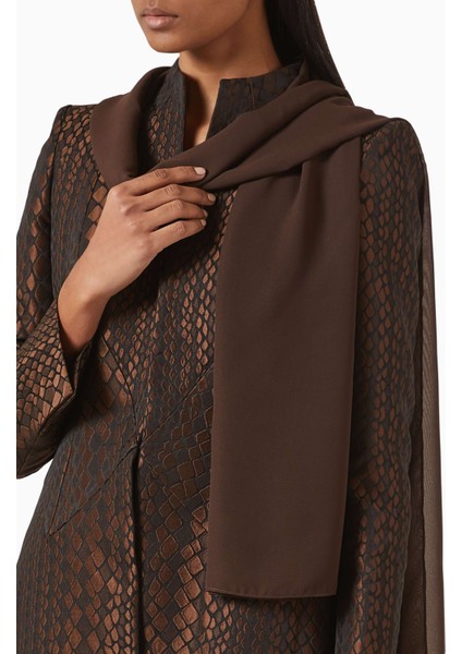 Özgün Şekliyle Uzun Modern Abaya Şıklığı ve Yılan Derisi Dokusu ile Elegan Tarz fırsatları