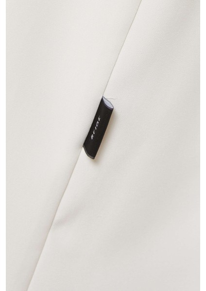 Şık Trench Coat Tarzı Abiye ile Günlük ve Gece Kombinleri Için Modern Kullanım indirimleri