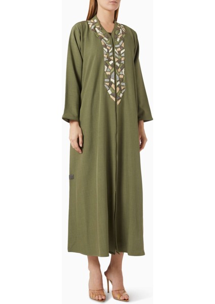 Günlük Şıklık Için Işlemeli Abaya ve Eşleşen Şila ile Rahat Kullanım