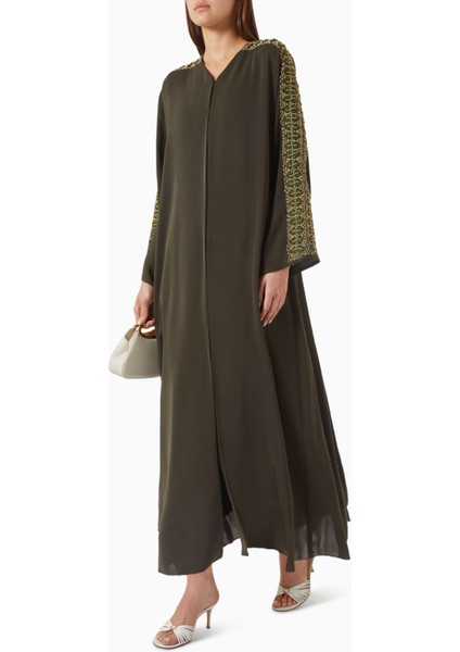 Minimalist Kesim Nakışlı Abaya Konforlu V Yaka ve Uyumlu Sheila ile Şık Görünüm fiyatları