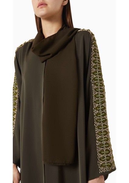 Minimalist Kesim Nakışlı Abaya Konforlu V Yaka ve Uyumlu Sheila ile Şık Görünüm fırsatları