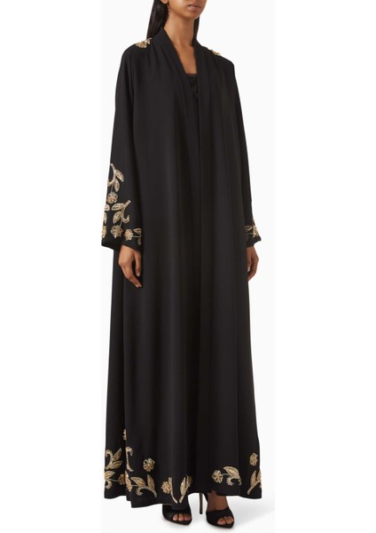 Şık Çiçek Nakışlı Abaya Rahat Tasarım ve Modern Dokunuş ile Göz Alıcı Kombinler Için Ideal
