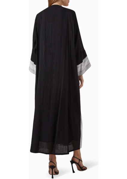 Rahat Yapısı ile Açık Ön Abaya ve Sheila Uyumlu Tasarım ile Şık Görünüm modelleri